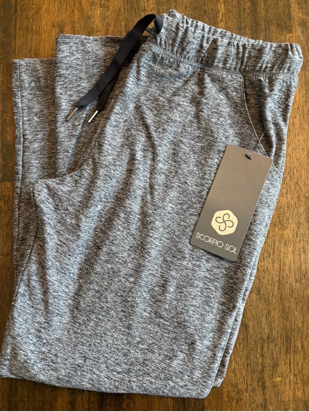 Scorpio Sol Small Women’s Gray White Fare Crop Jogger With Pockets & Drawstring